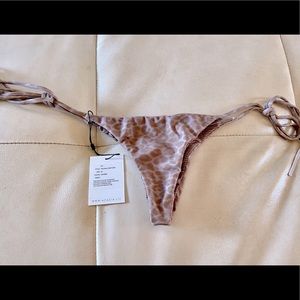 New acacia leopard bottoms